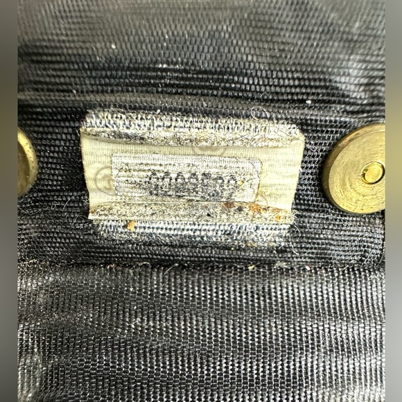 ❌SOLD❌🖤CHANEL Caviar CC Key Holder - Picture 10 of 10